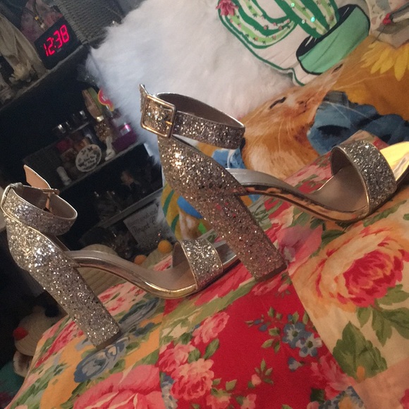 Shoe - Picture 4 of 4